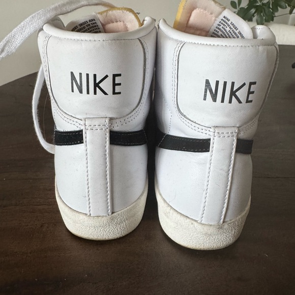 Nike Women’s Blazer Mid 77 - Picture 3 of 8